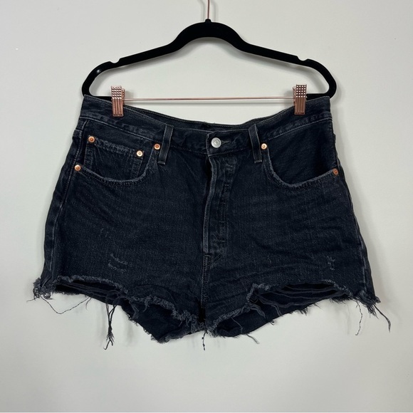 LEVI’S DISTRESSED BLACK DENIM SHORTS WITH 6 BUTTON FLY SIZE 32 - Picture 6 of 15